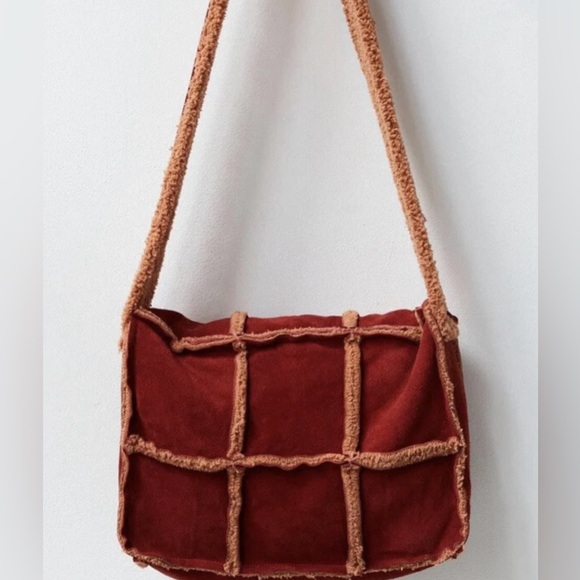 NWOT Free People Spokane Patched Messenger Bag Suede Sherpa New $138 retail - Picture 2 of 8